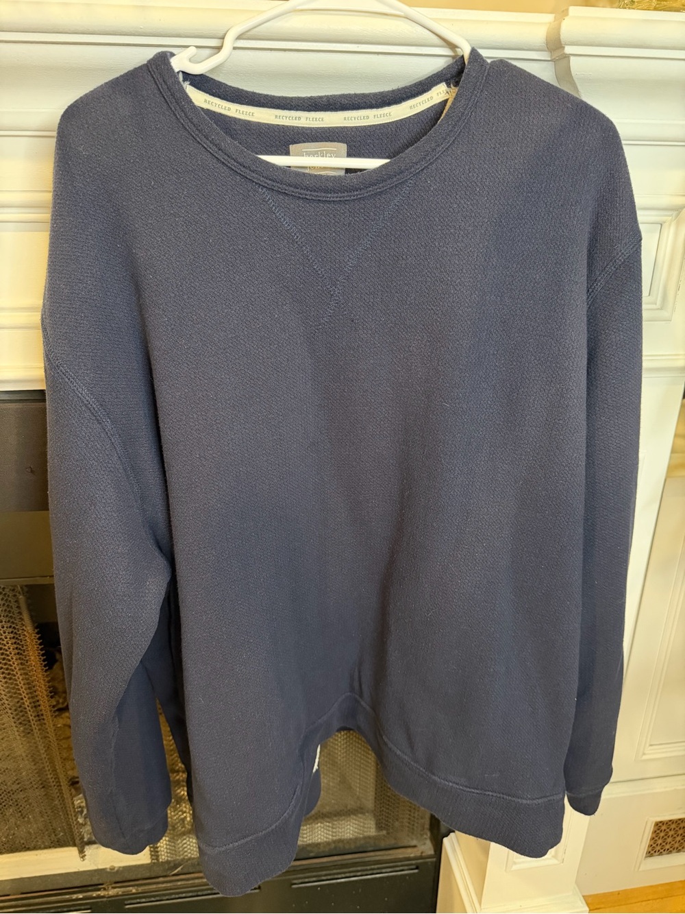 Men's Classic Crewneck Sweatshirt in Navy - Unknown Brand